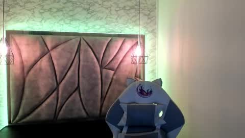 Snapshot of queen_perla_ chatting on 01-19-25, 11:23 online show from 01-19-25, 11:23