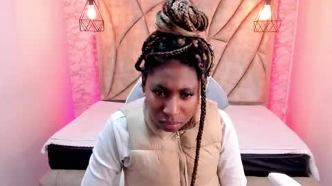 Snapshot of queen_perla_ chatting on 02-02-25, 02:48 online show from 02-02-25, 02:48