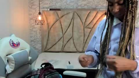 Snapshot of queen_perla_ chatting on 02-16-25, 12:54 online show from 02-16-25, 12:54