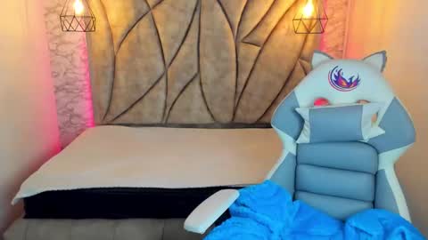 Snapshot of queen_perla_ chatting on 03-05-25, 12:11 online show from 03-05-25, 12:11