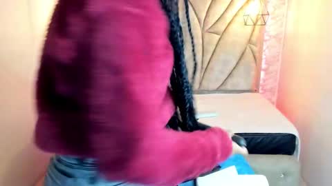 Snapshot of queen_perla_ chatting on 03-10-25, 12:04 online show from 03-10-25, 12:04