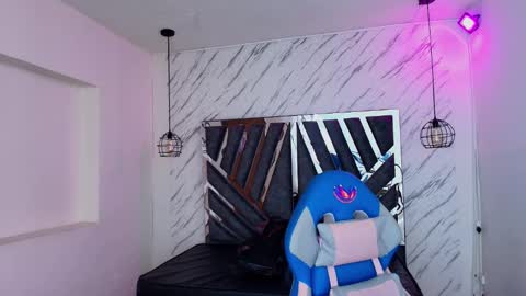 Snapshot of queen_perla_ chatting on 11-20-25, 11:43 online show from 11-20-25, 11:43