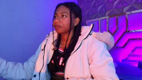 Snapshot of queen_perla_ chatting on 04-19-26, 12:15 online show from 04-19-26, 12:15