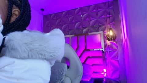 Snapshot of queen_perla_ chatting on 04-26-26, 01:31 online show from 04-26-26, 01:31