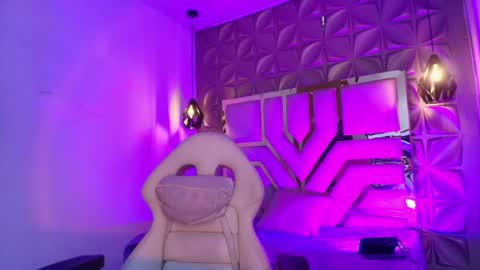 Snapshot of queen_perla_ chatting on 04-29-26, 11:58 online show from 04-29-26, 11:58