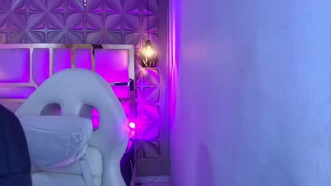 Snapshot of queen_perla_ chatting on 04-30-26, 12:00 online show from 04-30-26, 12:00