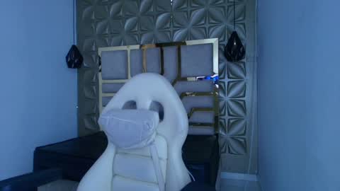 Snapshot of queen_perla_ chatting on 05-05-26, 12:02 online show from 05-05-26, 12:02
