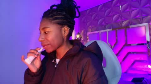 Snapshot of queen_perla_ chatting on 05-07-26, 12:21 online show from 05-07-26, 12:21