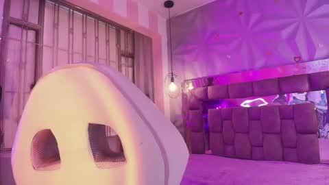 Snapshot of queen_perla_ chatting on 05-11-26, 12:11 online show from 05-11-26, 12:11