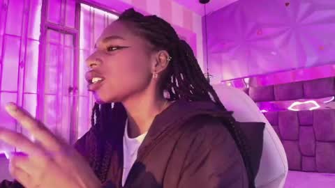 Snapshot of queen_perla_ chatting on 05-11-26, 02:45 online show from 05-11-26, 02:45