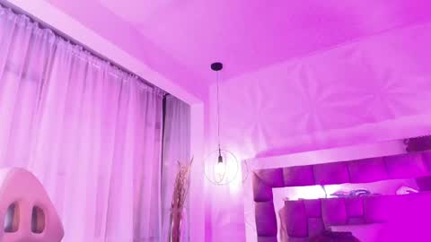 Snapshot of queen_perla_ chatting on 05-26-26, 12:12 online show from 05-26-26, 12:12