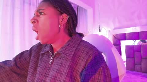 Snapshot of queen_perla_ chatting on 05-29-26, 12:14 online show from 05-29-26, 12:14