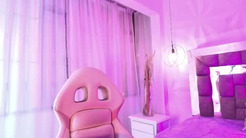 Snapshot of queen_perla_ chatting on 06-02-26, 12:07 online show from 06-02-26, 12:07