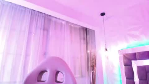 Snapshot of queen_perla_ chatting on 06-23-26, 12:14 online show from 06-23-26, 12:14
