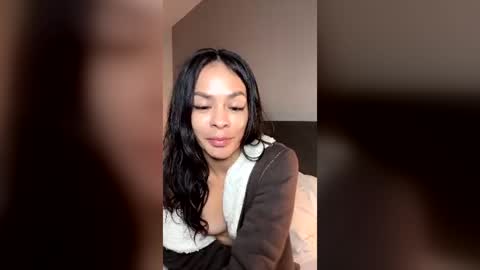 Snapshot of queen_reyna68 chatting on 07-21-26, 05:32 queen_reyna68 online show from 07-21-26, 05:32