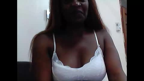 Snapshot of queen_tess1 chatting on 02-13-25, 06:27 queen_tess1 online show from 02-13-25, 06:27