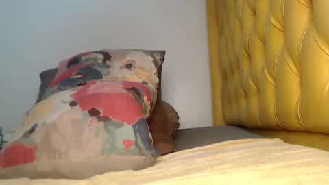 Snapshot of queen_tweakingbae chatting on 11-20-25, 02:12 valdonte online show from 11-20-25, 02:12