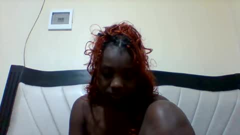 Snapshot of queen_wow2 chatting on 10-11-25, 10:03 queen online show from 10-11-25, 10:03