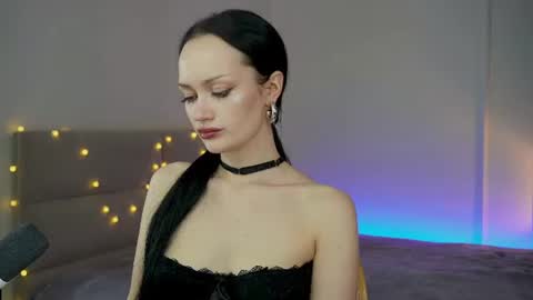 Snapshot of queenaliss chatting on 06-24-26, 07:51 Your world and the universe Aliss online show from 06-24-26, 07:51