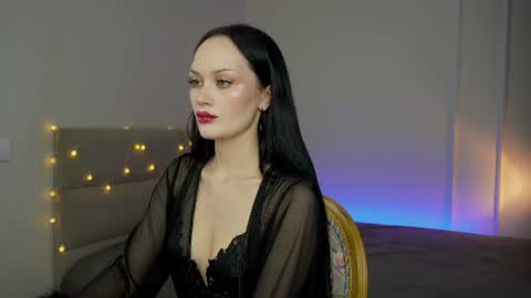 Snapshot of queenaliss chatting on 07-05-26, 01:18 Your world and the universe Aliss online show from 07-05-26, 01:18
