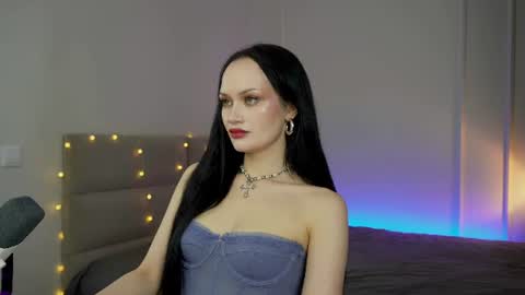 Snapshot of queenaliss chatting on 07-09-26, 08:07 Your world and the universe Aliss online show from 07-09-26, 08:07