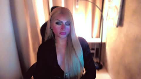 Snapshot of queenarthalia chatting on 12-15-24, 08:47 ARTHA online show from 12-15-24, 08:47