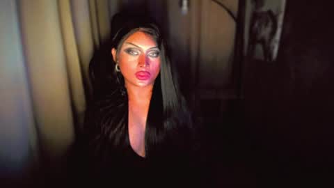 Snapshot of queenarthalia chatting on 12-18-24, 07:41 ARTHA online show from 12-18-24, 07:41