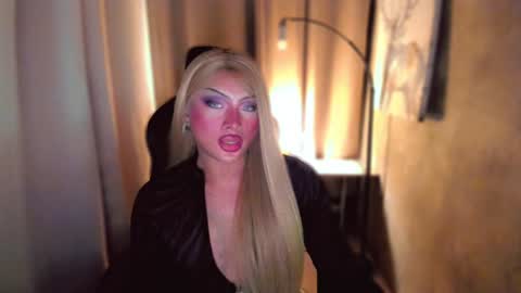 Snapshot of queenarthalia chatting on 12-19-24, 05:18 ARTHA online show from 12-19-24, 05:18