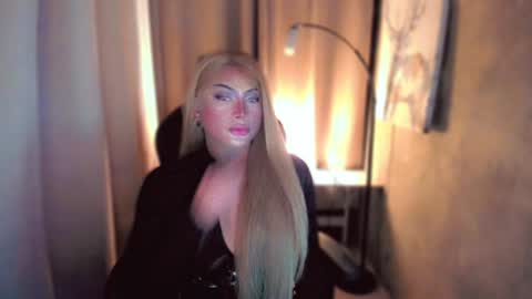 Snapshot of queenarthalia chatting on 01-23-25, 07:18 ARTHA online show from 01-23-25, 07:18