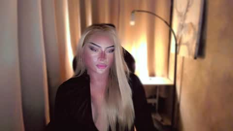 Snapshot of queenarthalia chatting on 02-08-25, 10:08 ARTHA online show from 02-08-25, 10:08