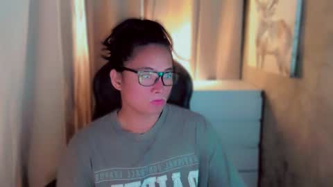 Snapshot of queenarthalia chatting on 10-21-25, 03:02 ARTHA online show from 10-21-25, 03:02