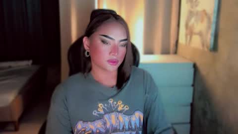 Snapshot of queenarthalia chatting on 11-18-25, 06:29 ARTHA online show from 11-18-25, 06:29