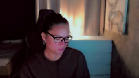 Snapshot of queenarthalia chatting on 11-30-25, 08:02 ARTHA online show from 11-30-25, 08:02