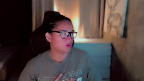 Snapshot of queenarthalia chatting on 12-14-25, 07:58 ARTHA online show from 12-14-25, 07:58