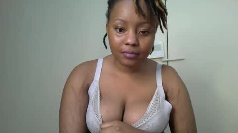 Snapshot of queenbeiby05 chatting on 11-01-25, 07:49 queen online show from 11-01-25, 07:49