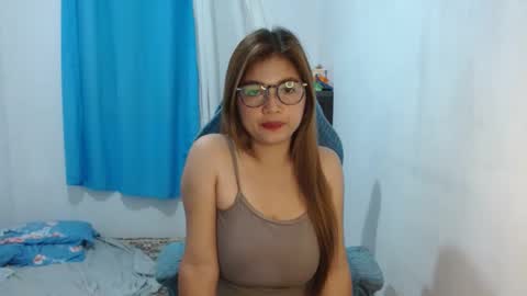 Snapshot of queenboba chatting on 03-12-25, 06:44 queen online show from 03-12-25, 06:44