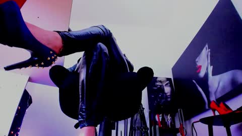 Misscatsnow online show from 01-14-26, 02:17