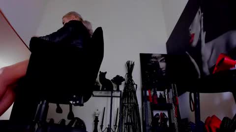 Misscatsnow online show from 02-06-26, 02:16