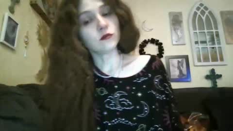 queencrimsonlvx online show from 04-15-26, 11:28