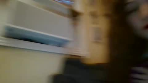 queencrimsonlvx online show from 04-16-26, 02:01