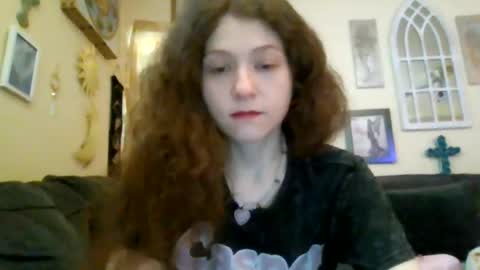 Snapshot of queencrimsonlvx chatting on 07-13-26, 12:24 queencrimsonlvx online show from 07-13-26, 12:24
