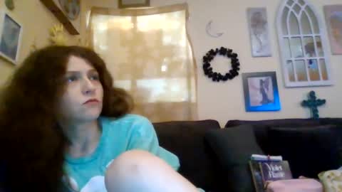 Snapshot of queencrimsonlvx chatting on 07-17-26, 05:58 queencrimsonlvx online show from 07-17-26, 05:58