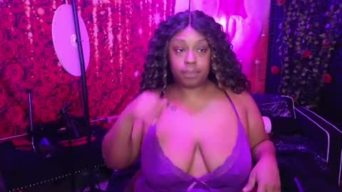 Snapshot of queencroze chatting on 04-07-26, 01:44 Queen Cherise Roze online show from 04-07-26, 01:44