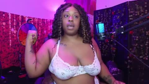 Snapshot of queencroze chatting on 04-10-26, 09:30 Queen Cherise Roze online show from 04-10-26, 09:30