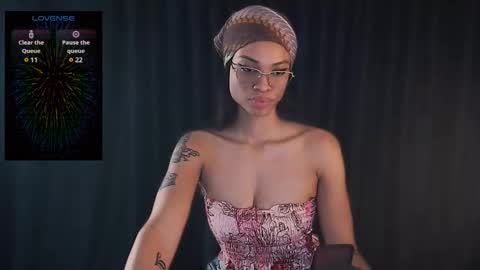 Snapshot of queendom_ing chatting on 12-21-24, 07:06 Sweet Goddess online show from 12-21-24, 07:06