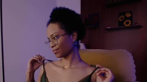 Snapshot of queendom_ing chatting on 03-08-25, 10:43 Sweet Goddess online show from 03-08-25, 10:43