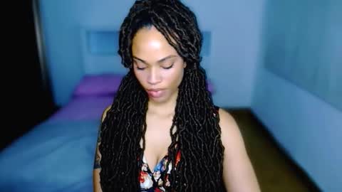 Snapshot of queendom_ing chatting on 10-25-25, 12:07 Sweet Goddess online show from 10-25-25, 12:07