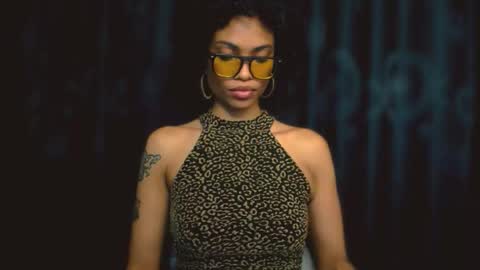 Snapshot of queendom_ing chatting on 11-21-25, 09:02 Sweet Goddess online show from 11-21-25, 09:02