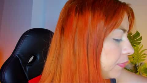 Snapshot of queengrett chatting on 05-08-26, 06:57 Queen online show from 05-08-26, 06:57