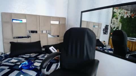 Snapshot of queenjenn__ chatting on 01-14-25, 02:53 QUEENJEENN online show from 01-14-25, 02:53